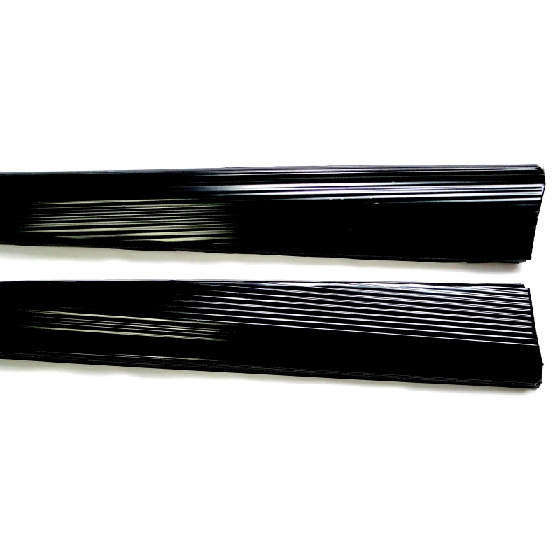 ESTRIBO COMUM PRETO FRISO ESTAMPADO PAR