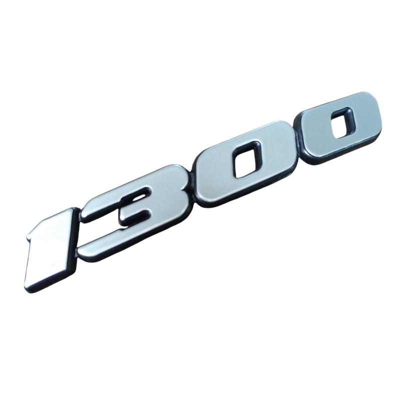 EMBLEMA 1300 PLÁSTICO